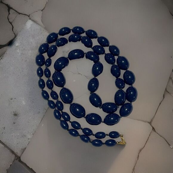 Trifari TM Signed Vintage Graduated Plastic Bead Necklace Blue Retro Pinup 34in - Picture 2 of 5